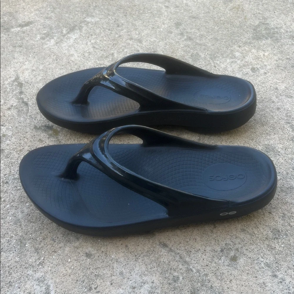 OOFOS OOlala Black Flip Flop Thongs Women's Size 10